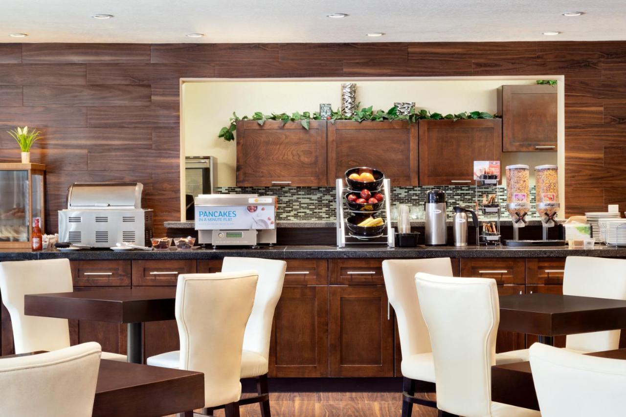 Days Inn By Wyndham Regina Buitenkant foto